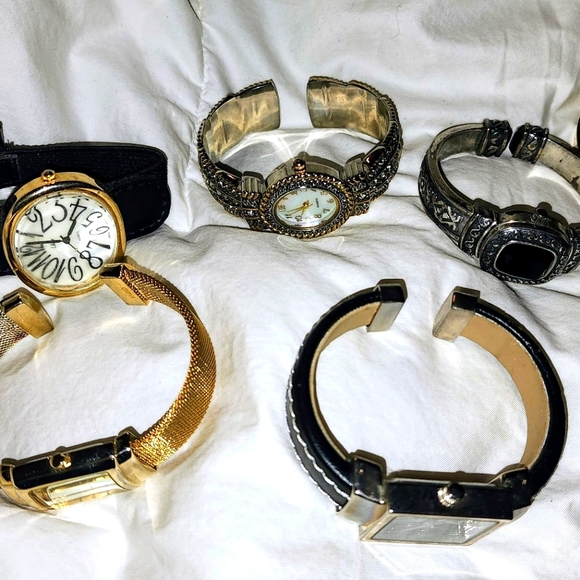⌚️ Cuff Bracelet Watch Quartz Lot of 5 Rhinestones Scroll Oui Bee Gold Costume⌚️ - Picture 1 of 16